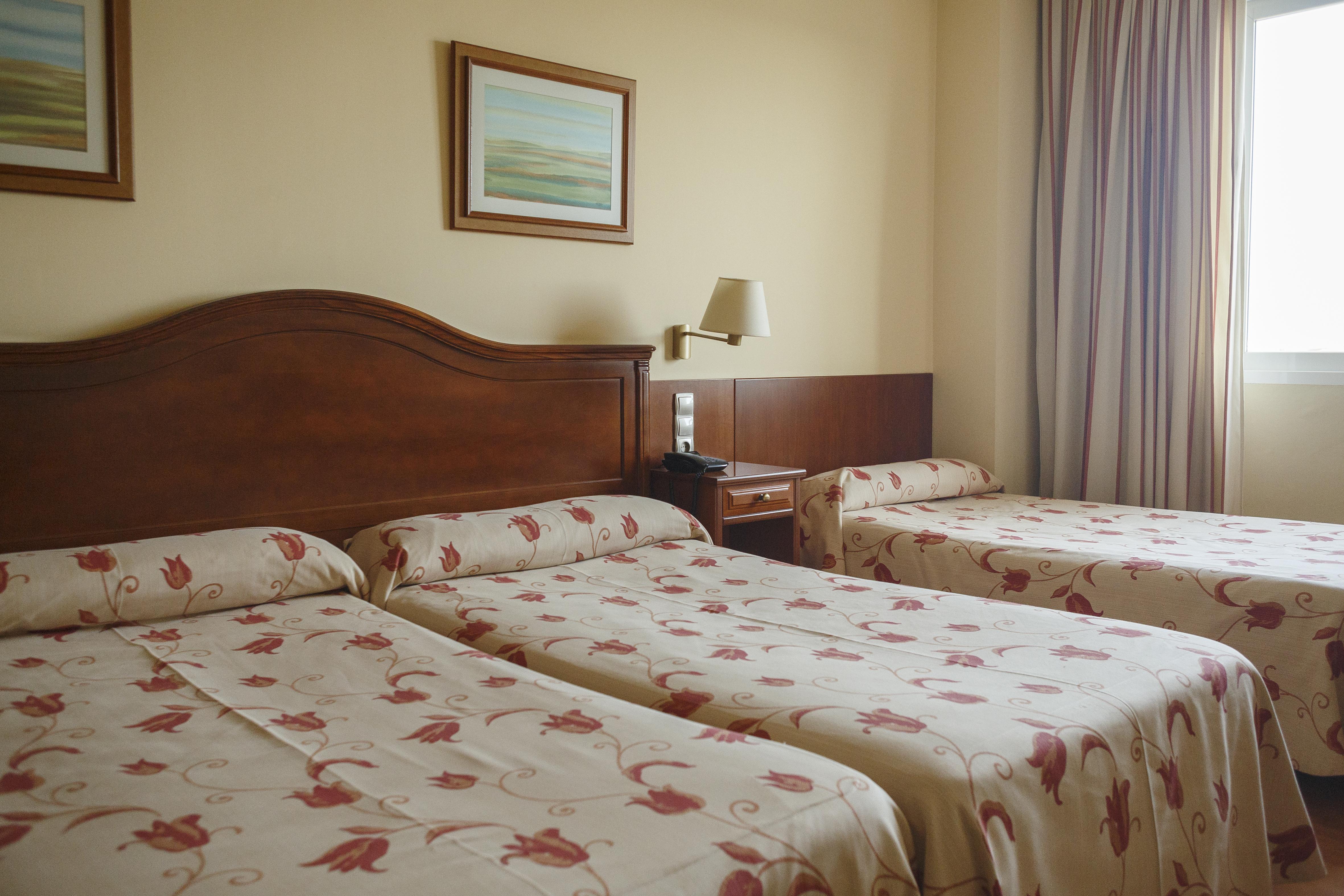 Hotel Restaurante Emilio إيّين المظهر الخارجي الصورة