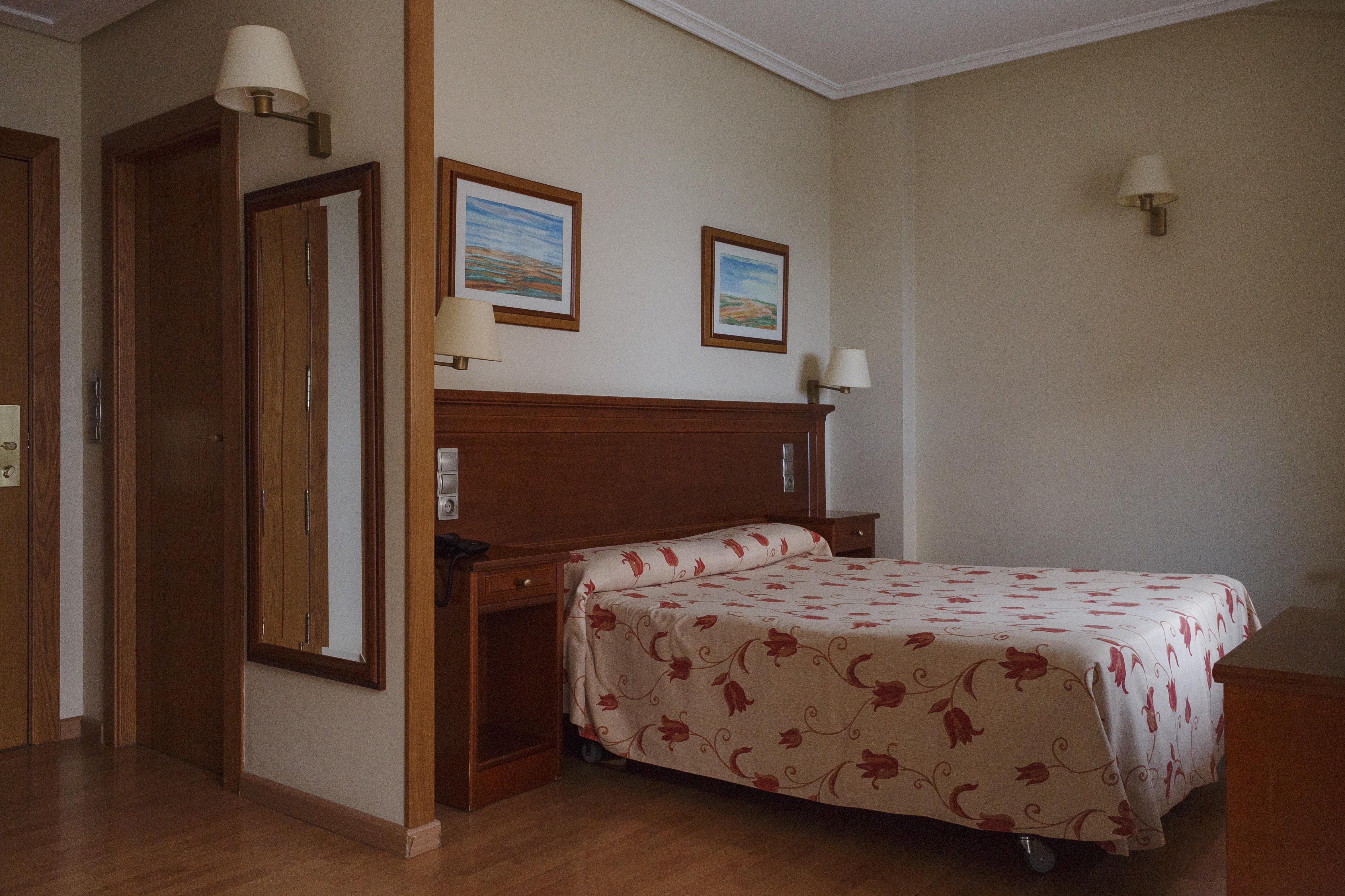 Hotel Restaurante Emilio إيّين المظهر الخارجي الصورة
