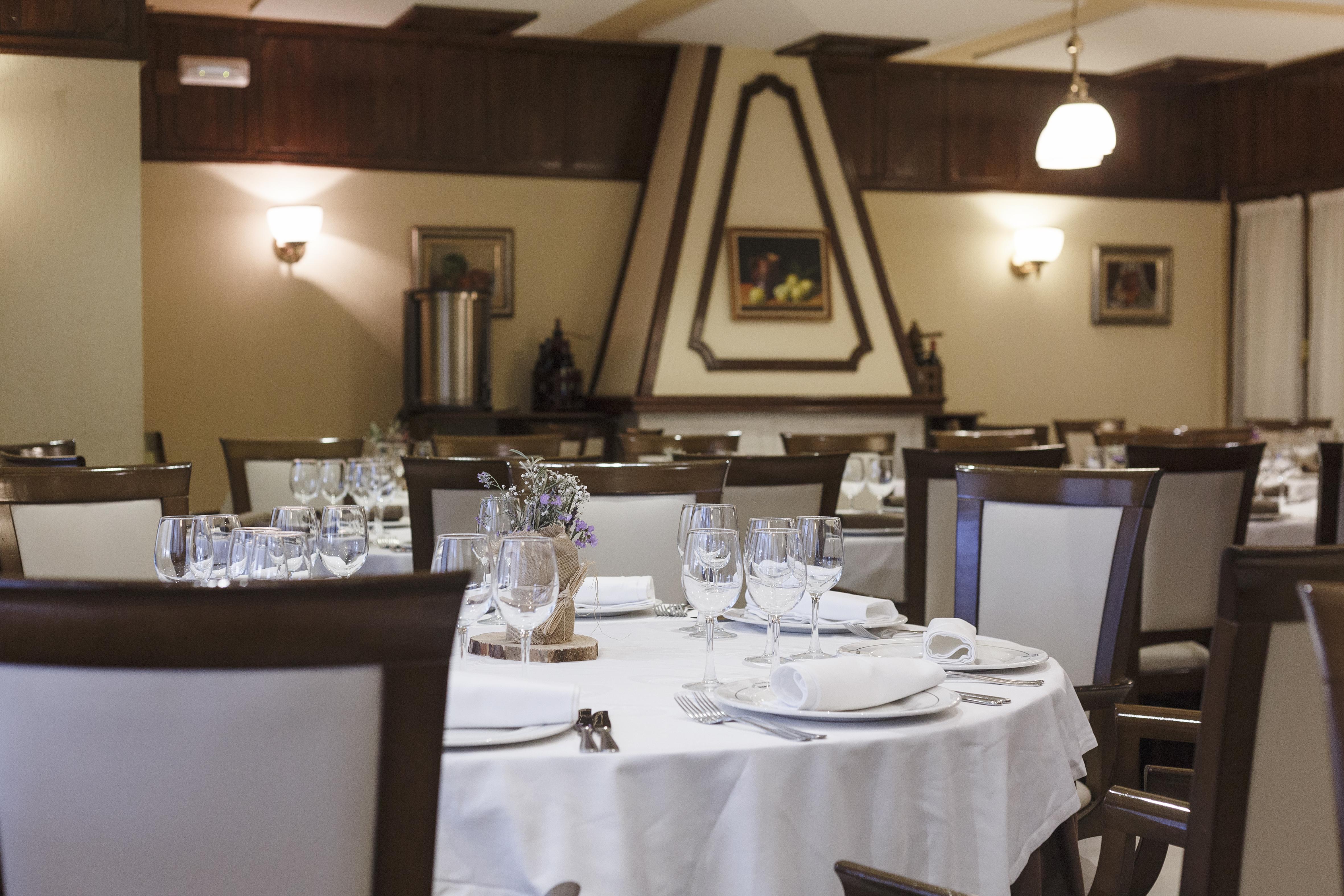 Hotel Restaurante Emilio إيّين المظهر الخارجي الصورة