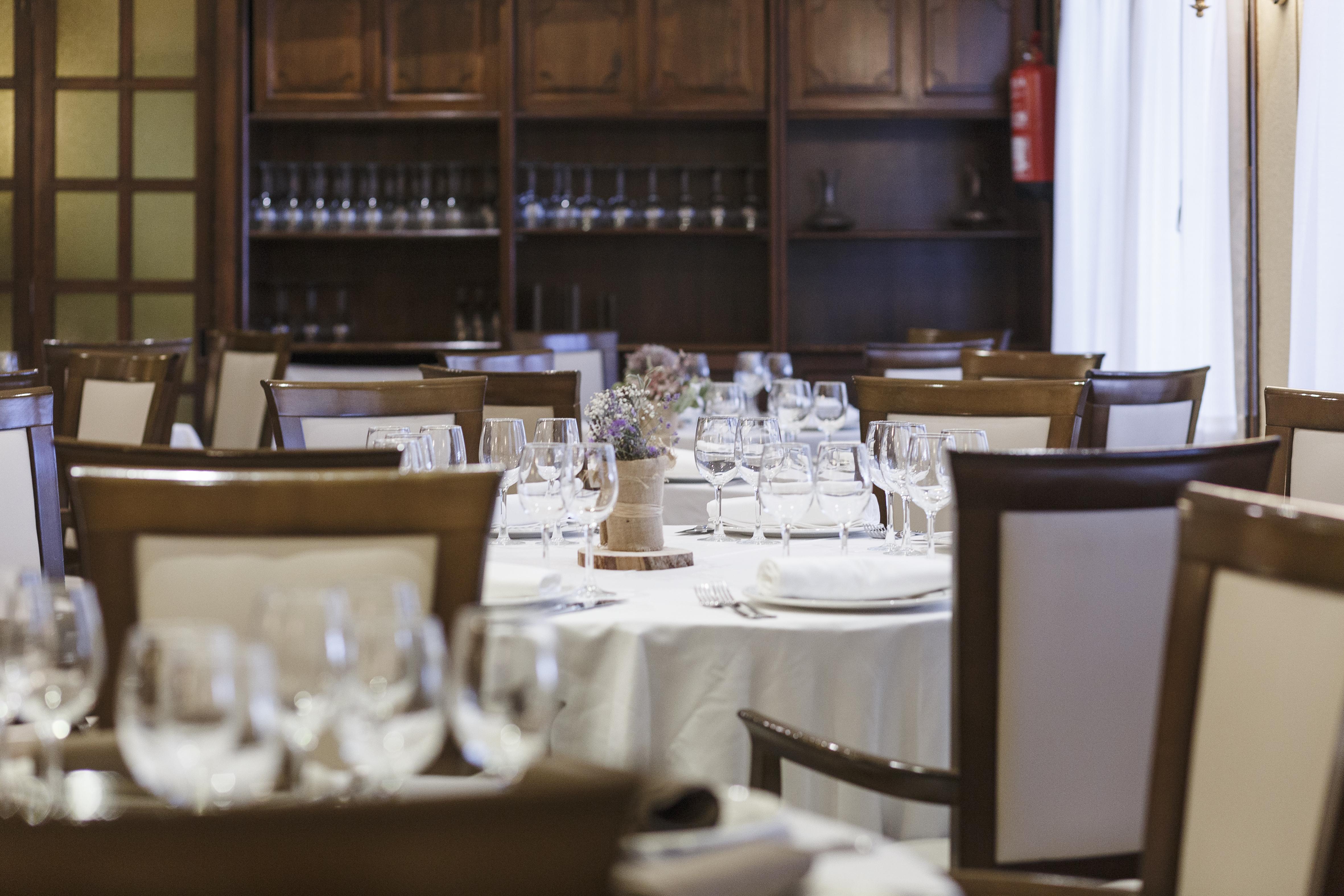 Hotel Restaurante Emilio إيّين المظهر الخارجي الصورة