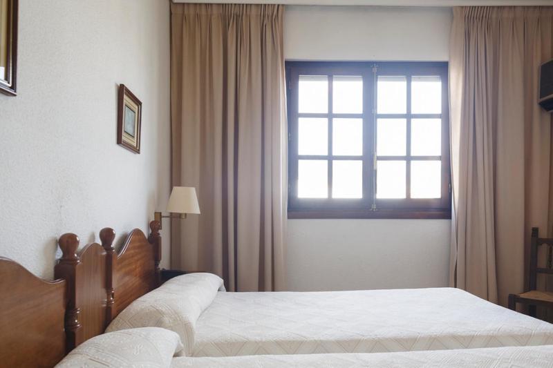 Hotel Restaurante Emilio إيّين الغرفة الصورة