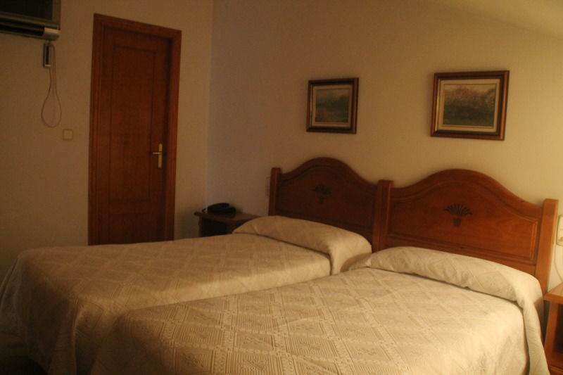 Hotel Restaurante Emilio إيّين المظهر الخارجي الصورة