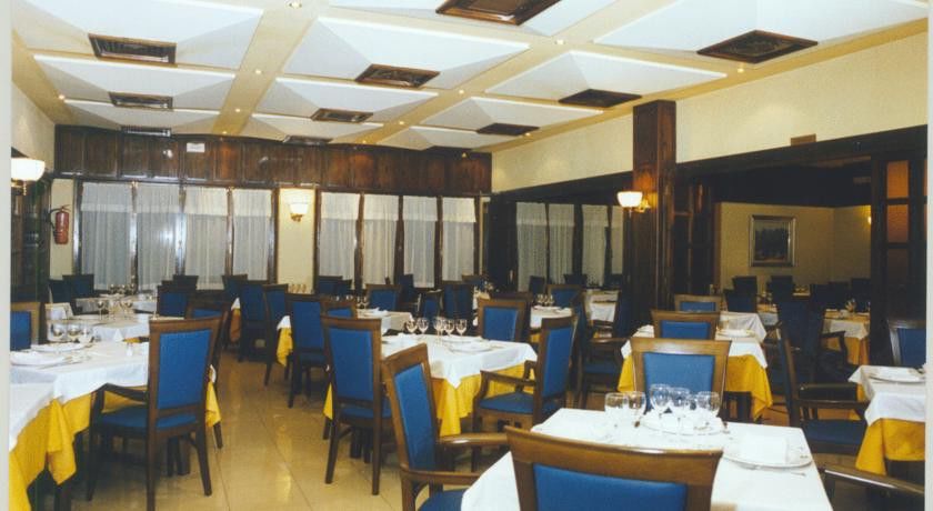 Hotel Restaurante Emilio إيّين المظهر الخارجي الصورة