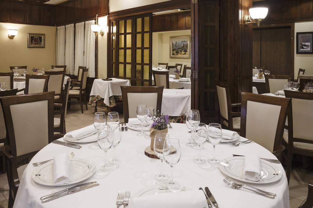 Hotel Restaurante Emilio إيّين المظهر الخارجي الصورة