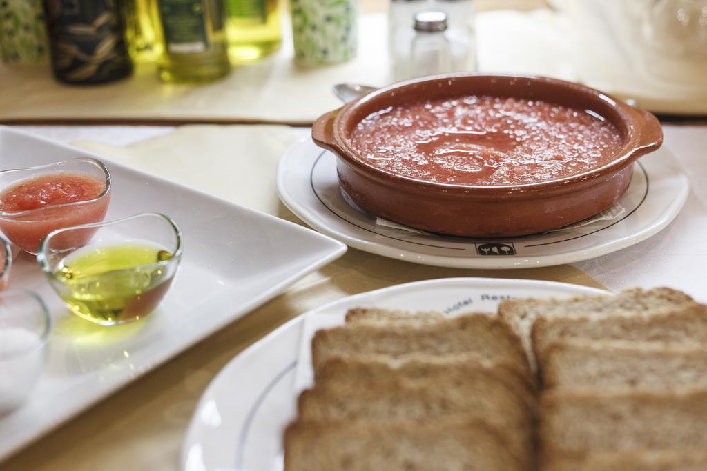 Hotel Restaurante Emilio إيّين المظهر الخارجي الصورة